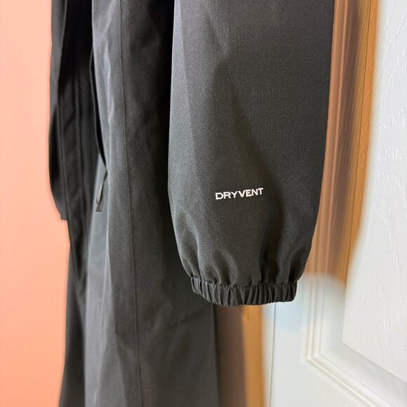 The North Face Women’s Packable Shell Parka with Hood - Picture 7 of 9